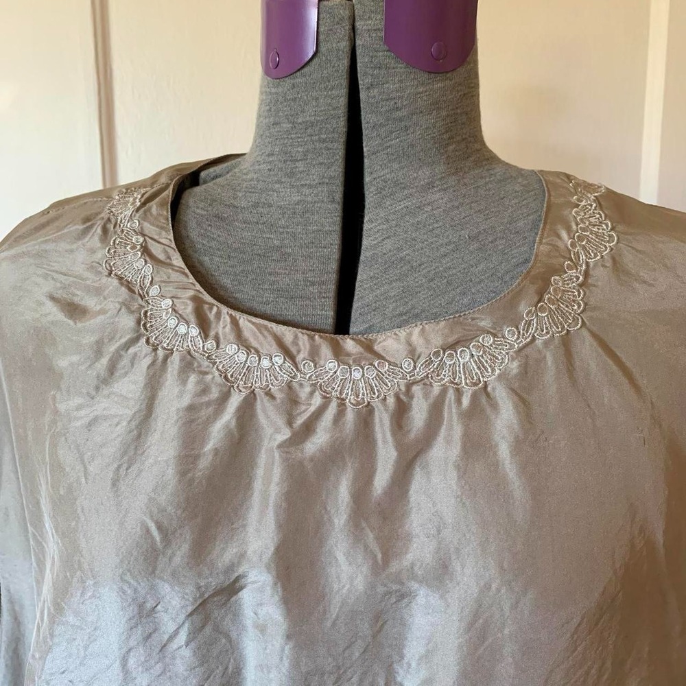 Adrian Jordan Vintage 100% Silk Blouse Champagne Tan Embroidered Neck Top 18/20